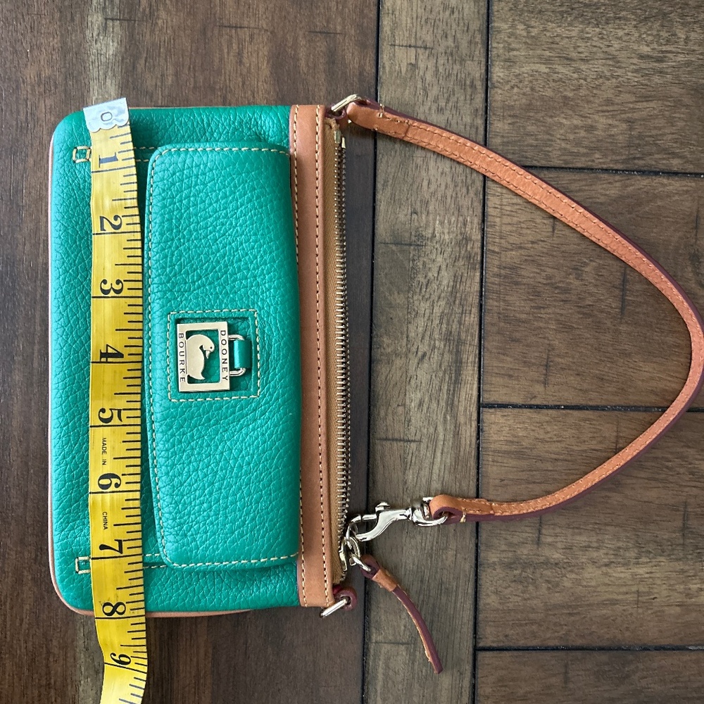 Like new Leather Dooney and Bourke Dillen ll wristlet